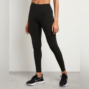 Stori icon tight in onyx (black) size 6